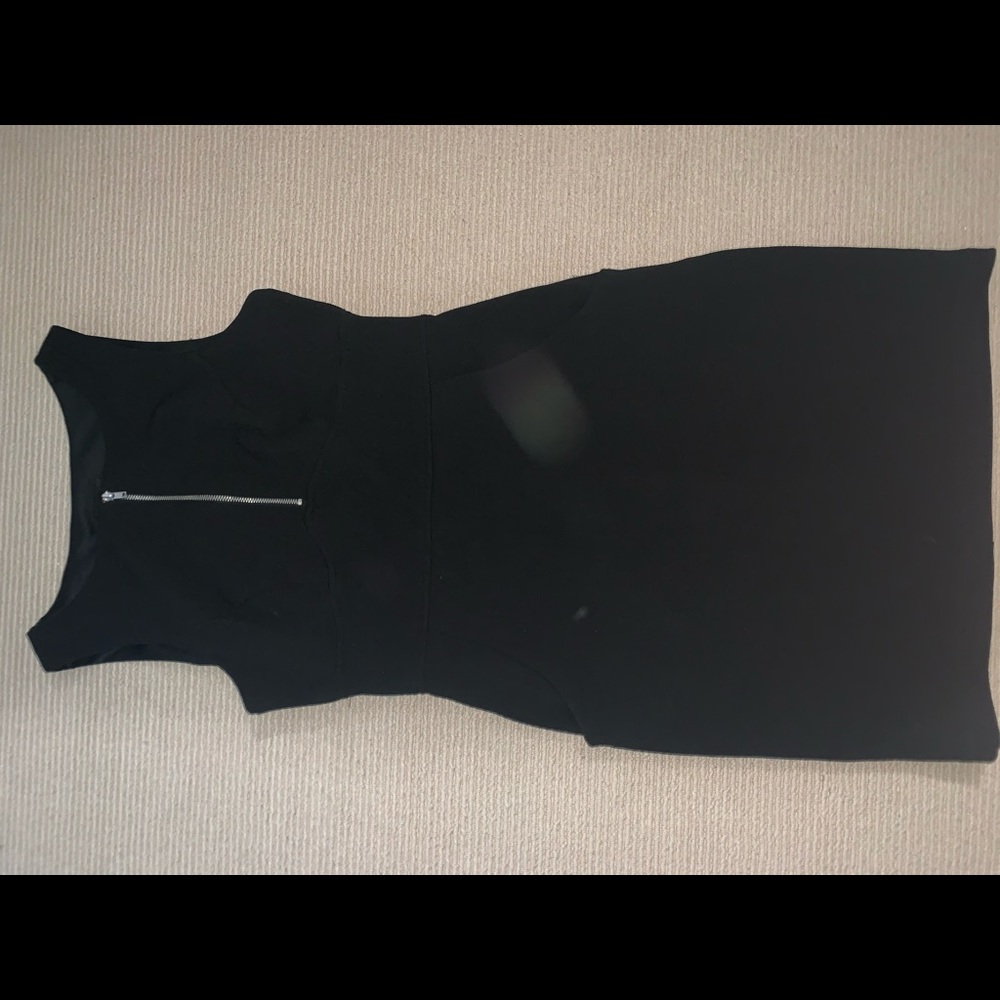 shift/bodycon black dress